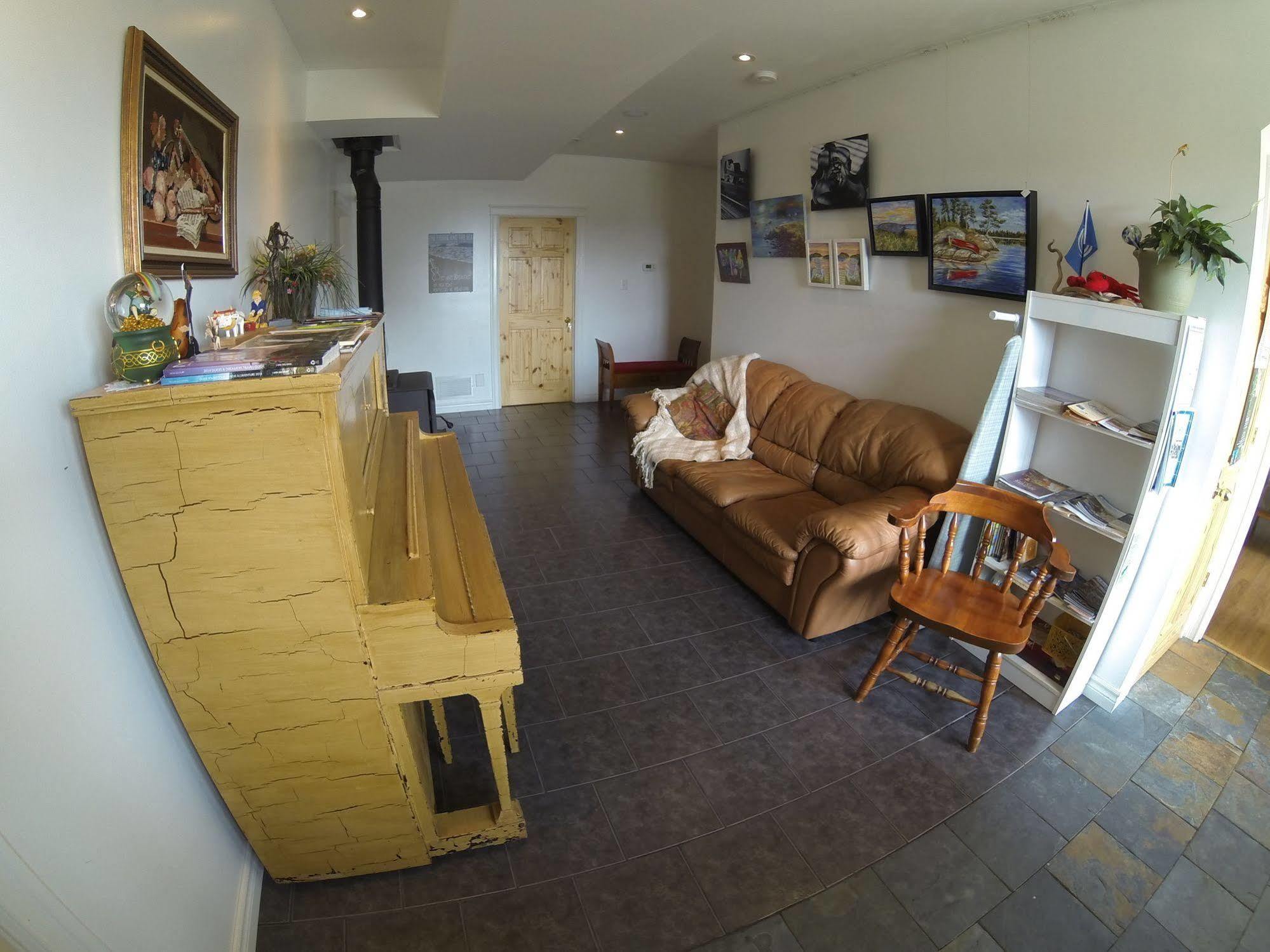 The Fiddle And The Sea Bed And Breakfast Port Hood Eksteriør bilde